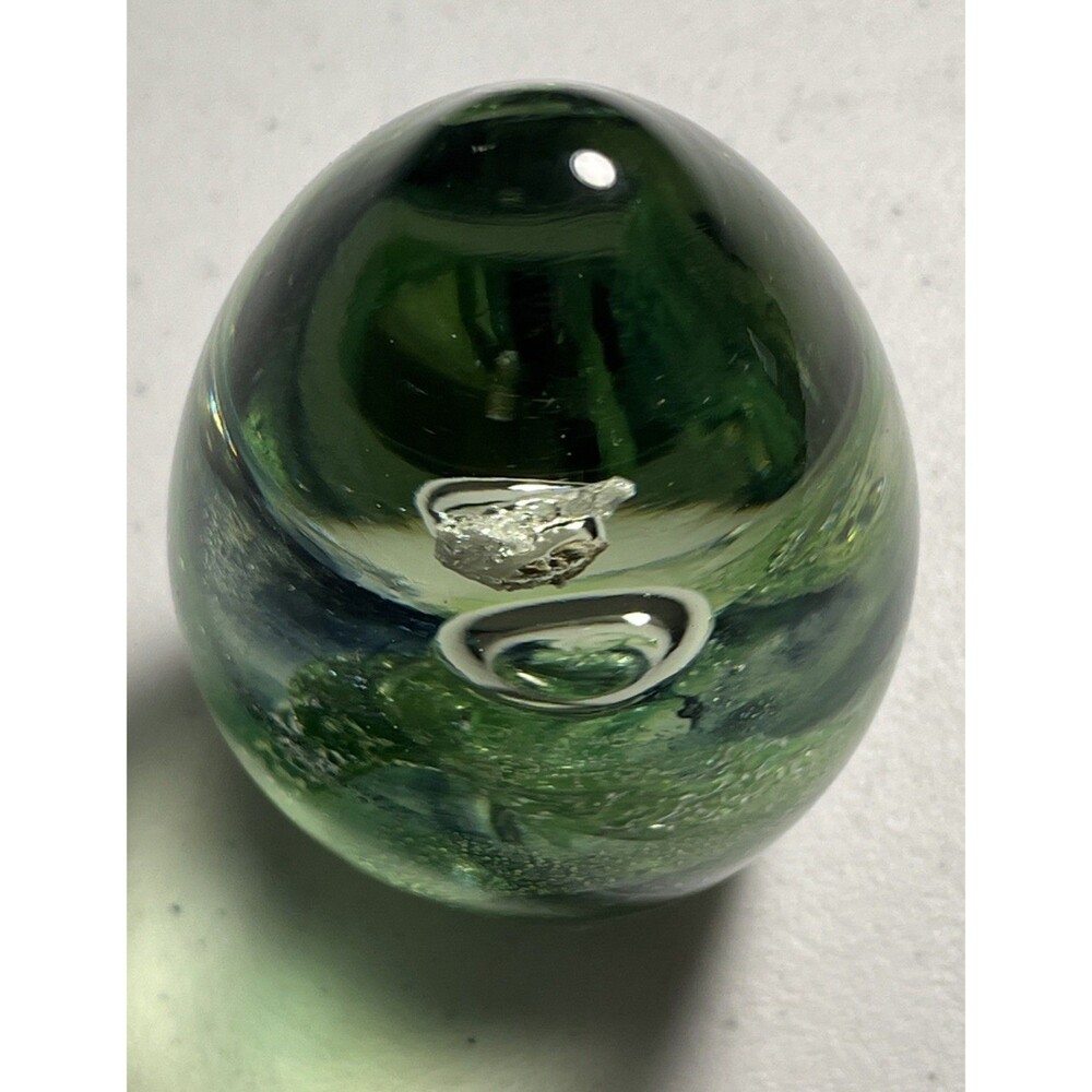 Kerry Crafted Glass Egg Shaped 4” x 2.5” Art Paperweight Ireland Green Swirl - Picture 7 of 9